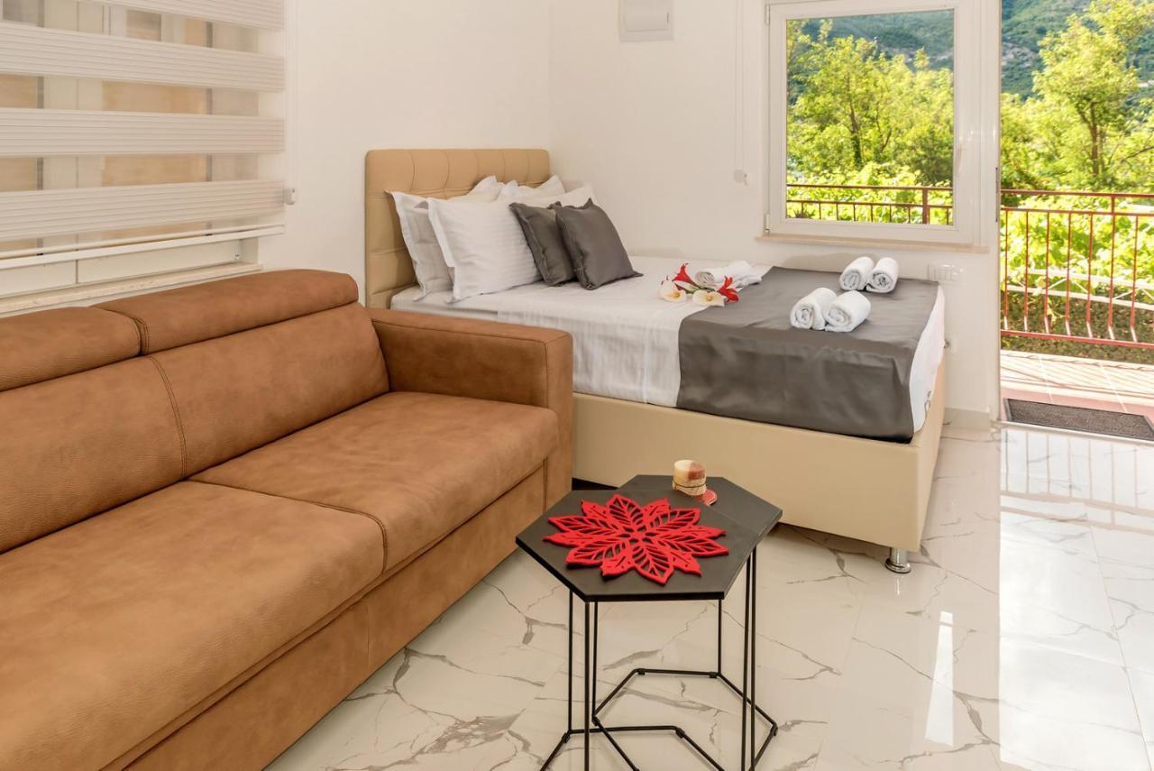 Apartments Vujicic Tivat Exteriör bild
